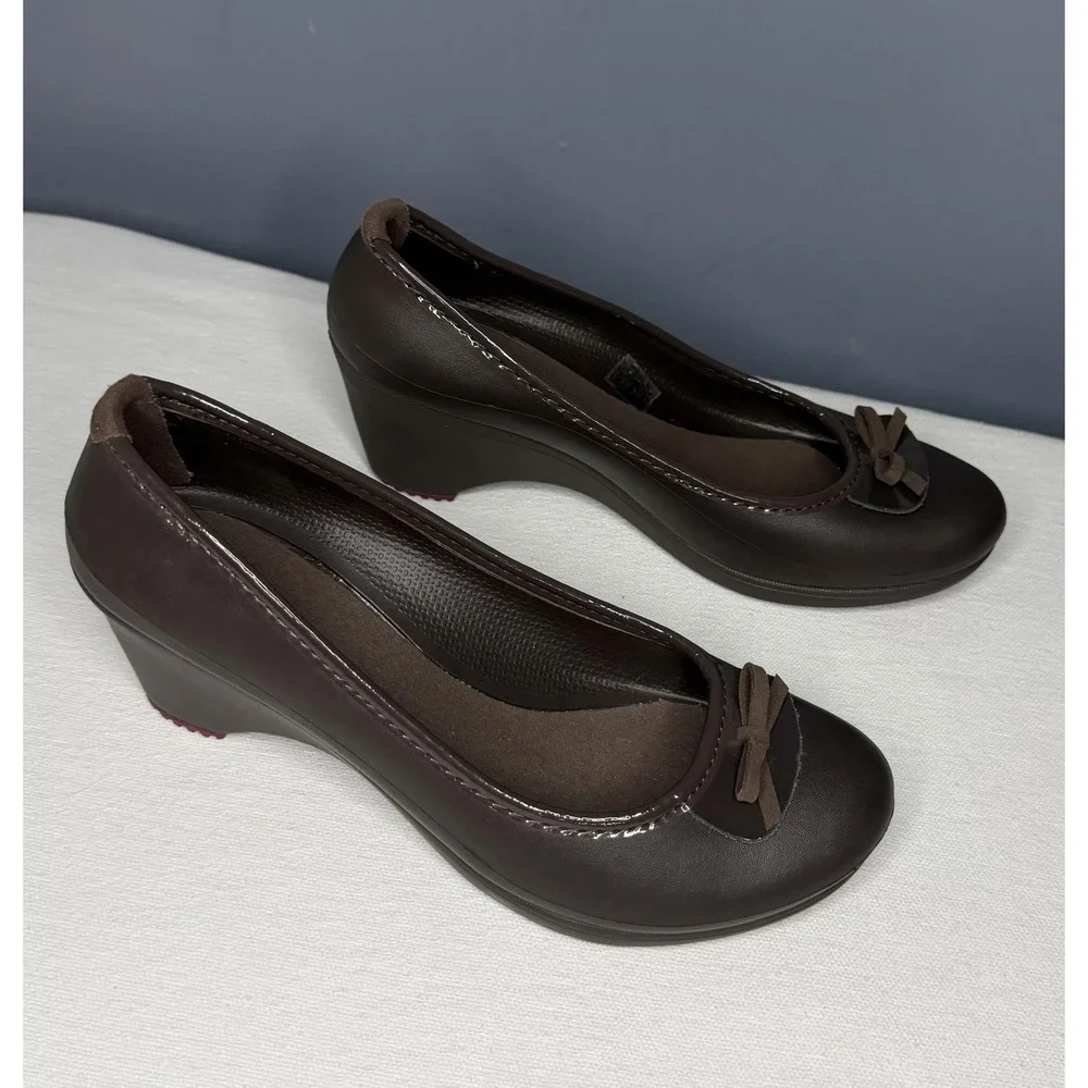 Crocs Shoes Womens 7 Brown Bow Wedge Pump Comfort Lightweight Slip On Heels